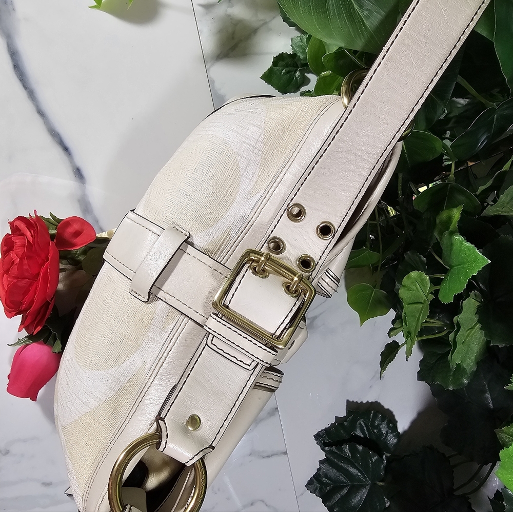 Coach Legacy Signature Ivory and Beige Shoulderbag | Handbag - Picture 4 of 15